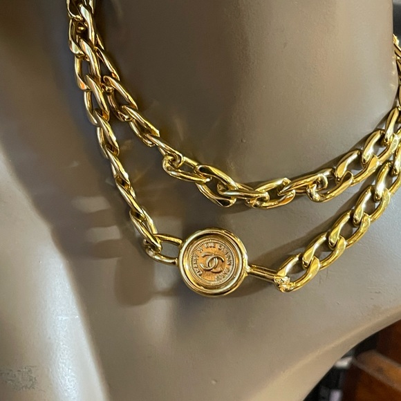 Vintage 1993 (93A) Chanel Authentic Gold finish chain belt - Picture 14 of 16